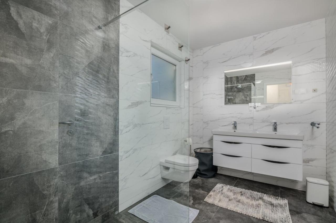 Apartments Elle Luxury Vantacici Malinska Bagian luar foto