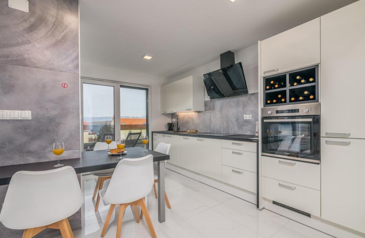Apartments Elle Luxury Vantacici Malinska Bagian luar foto