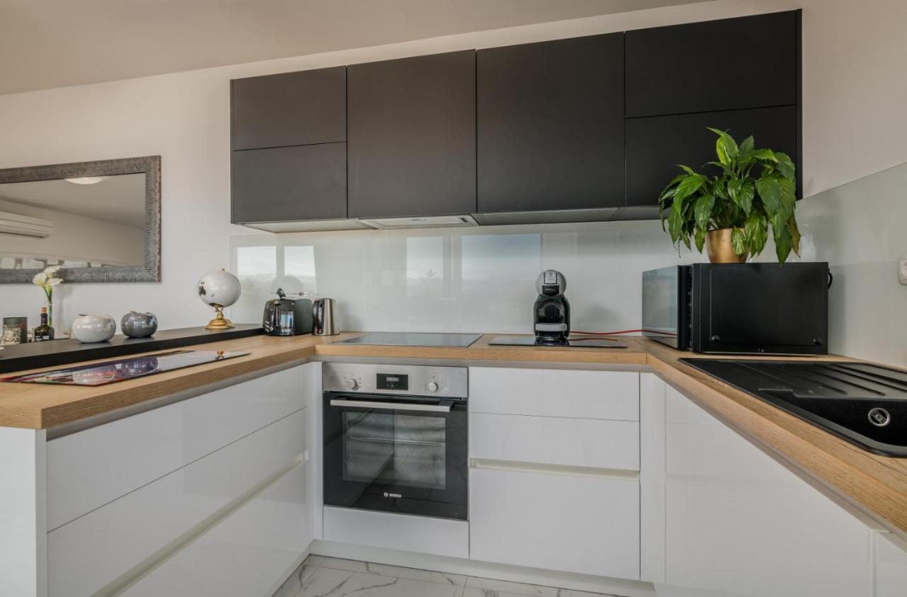 Apartments Elle Luxury Vantacici Malinska Bagian luar foto