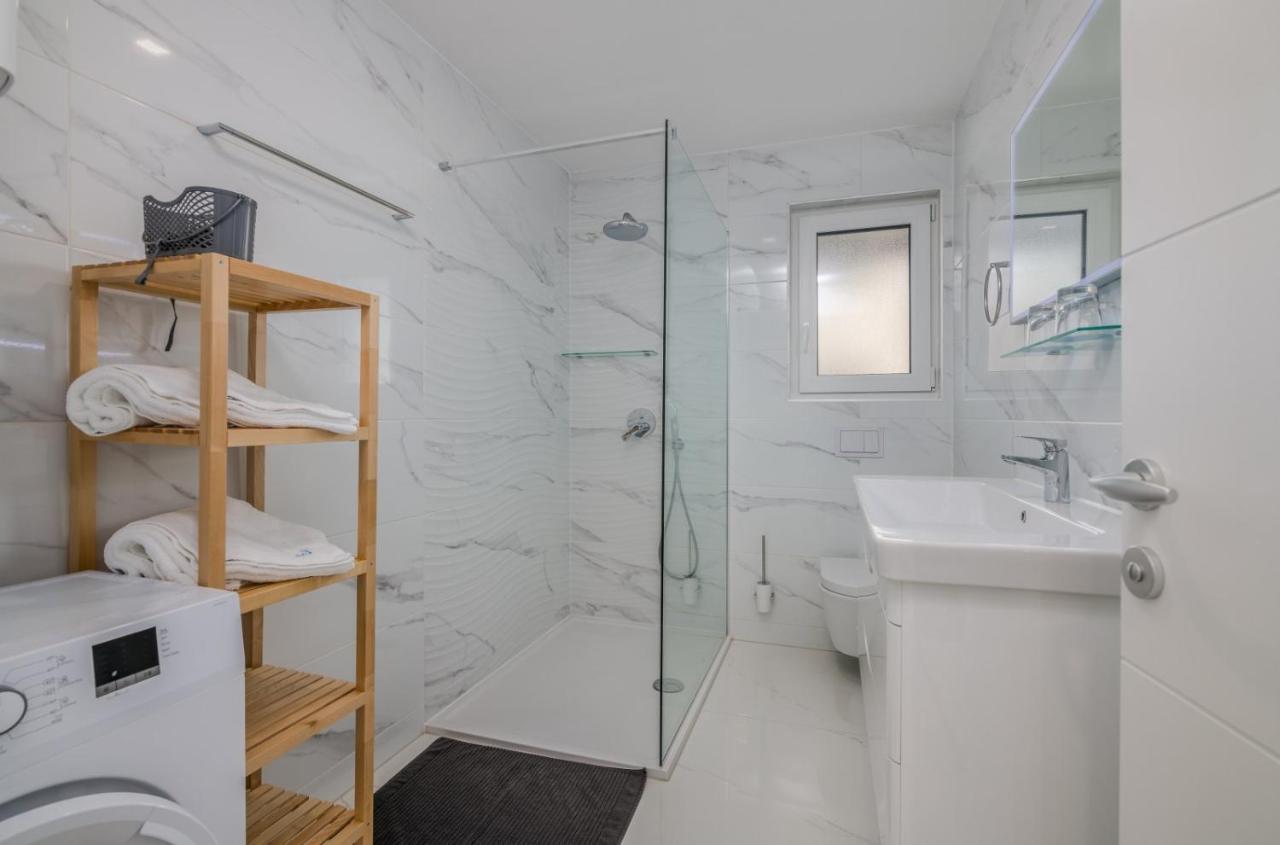 Apartments Elle Luxury Vantacici Malinska Bagian luar foto