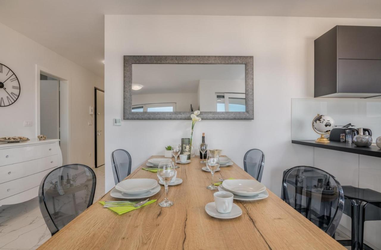 Apartments Elle Luxury Vantacici Malinska Bagian luar foto
