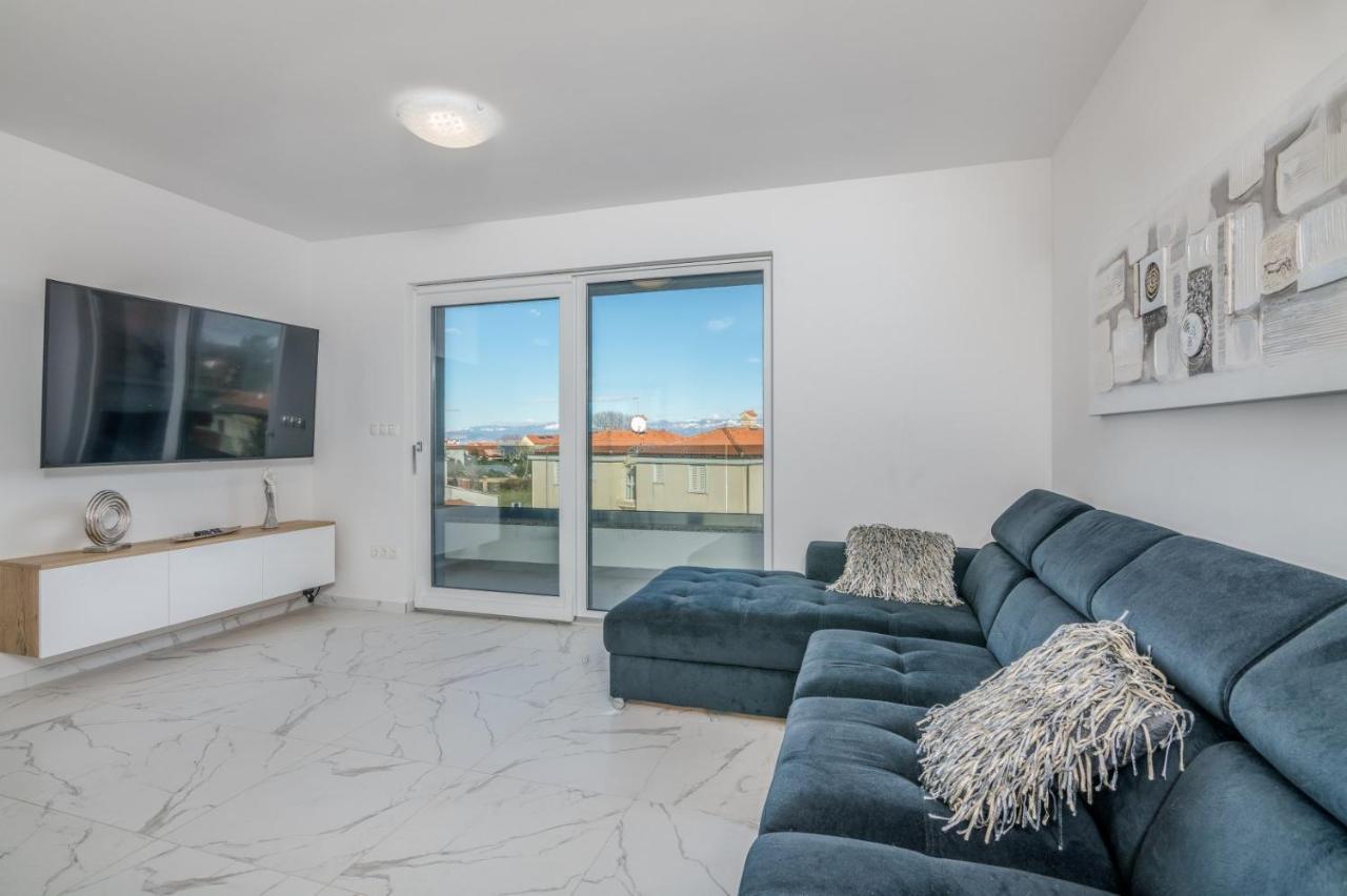 Apartments Elle Luxury Vantacici Malinska Bagian luar foto