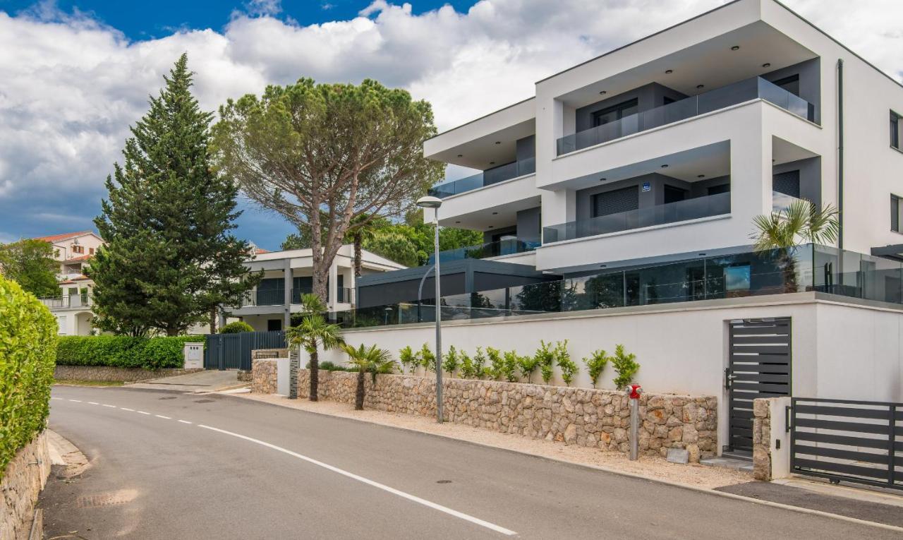 Apartments Elle Luxury Vantacici Malinska Bagian luar foto