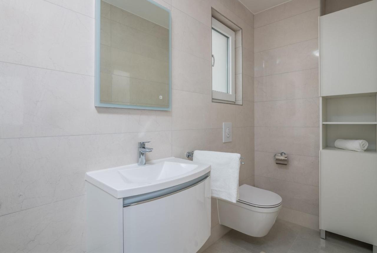 Apartments Elle Luxury Vantacici Malinska Bagian luar foto