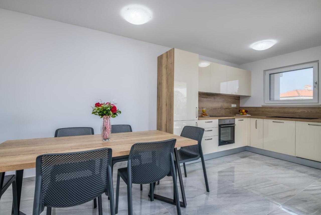 Apartments Elle Luxury Vantacici Malinska Bagian luar foto
