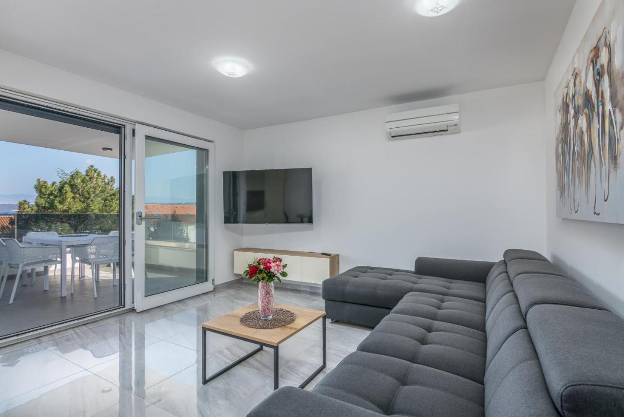 Apartments Elle Luxury Vantacici Malinska Bagian luar foto
