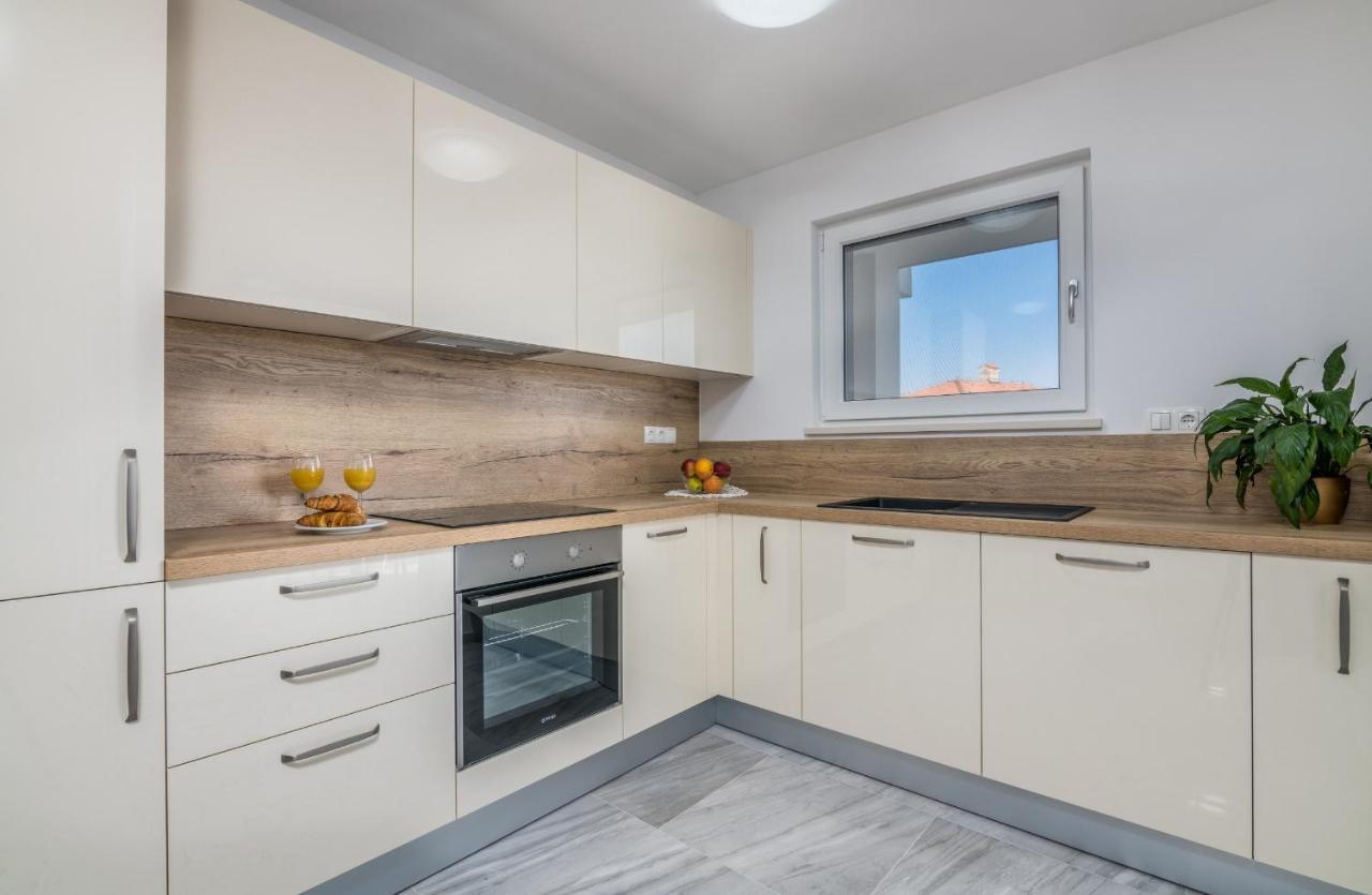 Apartments Elle Luxury Vantacici Malinska Bagian luar foto