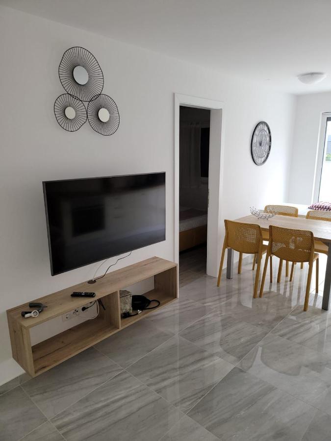 Apartments Elle Luxury Vantacici Malinska Bagian luar foto